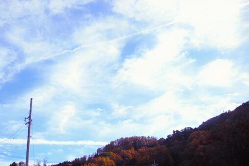 秋の空　長野県　2 紅葉,秋空,里山の写真素材