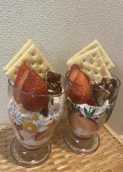 手作りパフェ いちごパフェ,苺パフェ,手作りパフェの写真素材