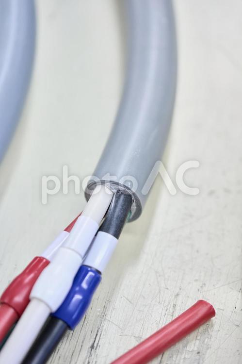 工作機械の電源に使われるケーブル 電線,電線加工,ケーブルハーネスの写真素材
