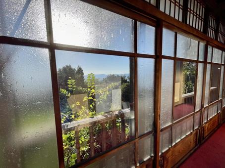 和室のガラス戸の写真