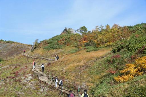 北アルプスを登る登山者 北アルプスを登る登山者 登山,登山者,山登りの写真素材