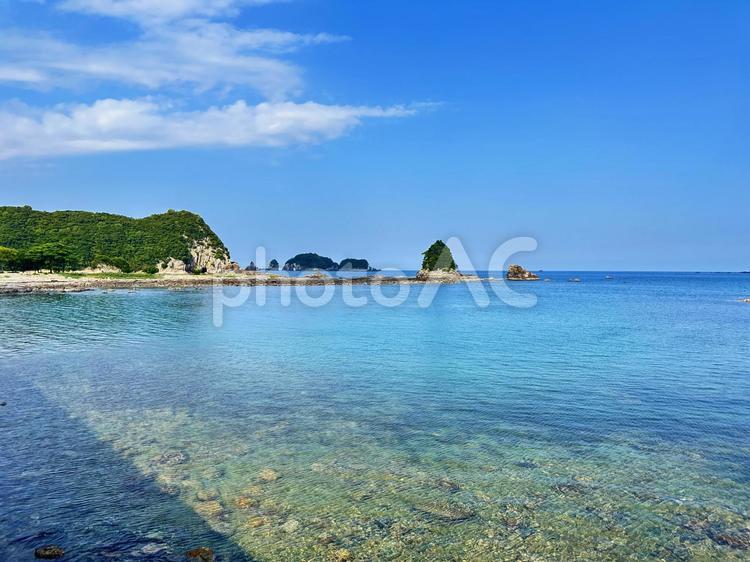 夏山園地　夏の海岸公園 風景,晴れ,芝生広場の写真素材