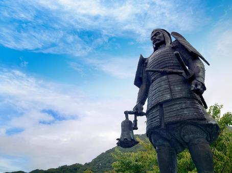 青空と吉川経家公像 吉川経家公像,銅像,偉人の写真素材