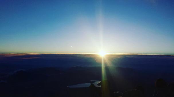 Mt. Fuji coming light, sunset, there are not many people, sun, JPG