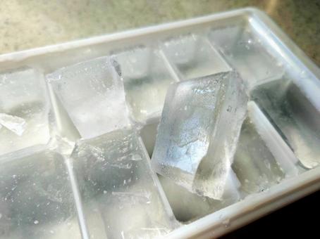 製氷皿で作った氷 製氷皿で作った氷 氷,アイス,製氷皿の写真素材