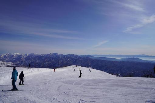 ゲレンデ 山,スキー場,スキーの写真素材