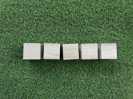 ブロック5個グリーン背景2 ブロック,素材,グリーンの写真素材