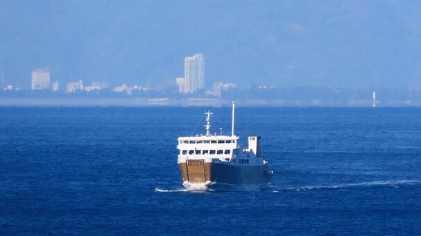 清水港から土肥港に向かう駿河湾フェリー 駿河湾フェリー,晩秋,ゴールドロードの写真素材