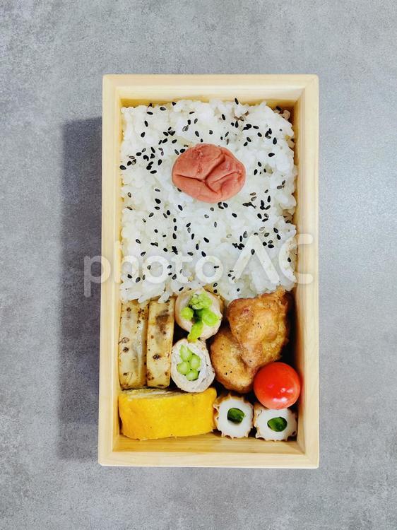 からあげ　肉巻き　弁当 からあげ,肉巻き,ごま塩の写真素材