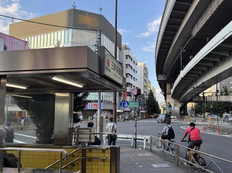 三軒茶屋駅前 玉川通り 三軒茶屋駅前 玉川通り 三軒茶屋,三軒茶屋駅,階段の写真素材