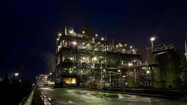 夜の工場 夜の工場 工場夜景,夜景,風景の写真素材