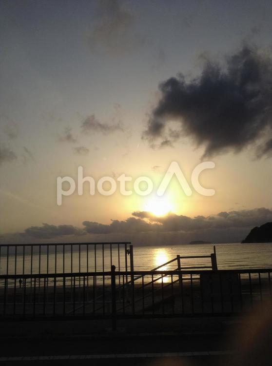 夕日と海 夕日,夕焼け,海の写真素材