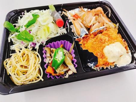 おかずたっぷりのお弁当 弁当,ランチ,フライの写真素材