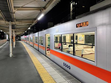 夜の山陽姫路駅ホーム、山陽電鉄 夜の山陽姫路駅ホーム、山陽電鉄 山陽電鉄,本線,5000系の写真素材