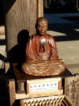 鎌倉市建長寺山門下のびんずる尊者木像 鎌倉市建長寺山門下のびんずる尊者木像 びんずる,尊者,木彫の写真素材