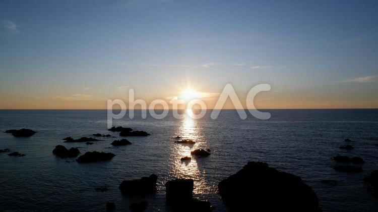 男鹿半島入道崎の夕日 男鹿半島,入道崎,水平線の写真素材