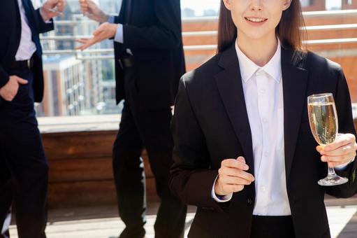 シャンパングラスを持つ女性の手元 シャンパングラス,持つ,手元の写真素材