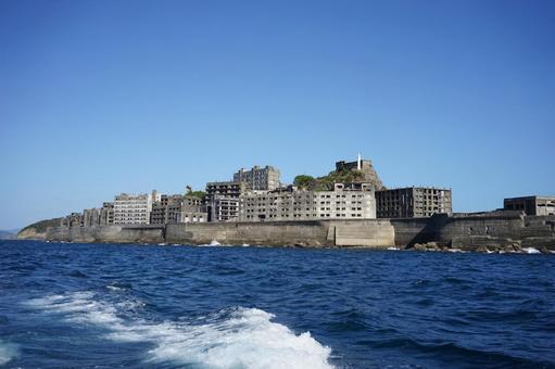青い海に浮かぶ軍艦島1 青い海に浮かぶ軍艦島1 軍艦島,長崎,廃墟の写真素材