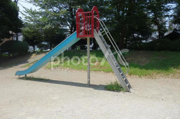 真夏の滑り台 滑り台,カラフル,金属の写真素材