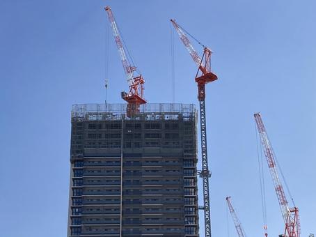 建設中 建設中,工事中,クレーンの写真素材