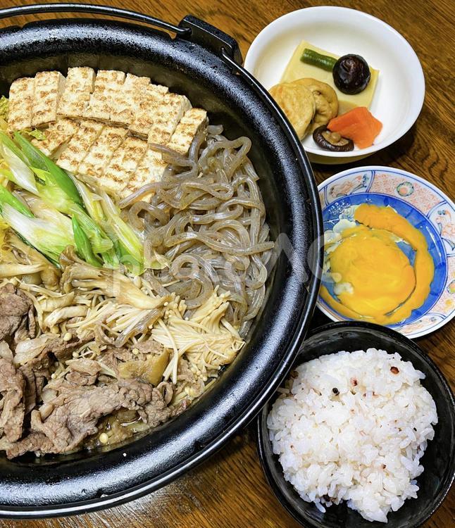 すき焼き（溶き卵付き） すき焼き,食事,夕食の写真素材