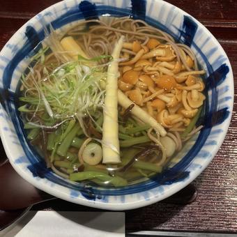 山菜たっぷり温そば 山菜たっぷり温そばの写真