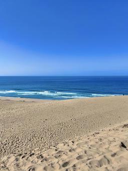砂丘と海 砂丘と海 鳥取砂丘,日本海,海の写真素材