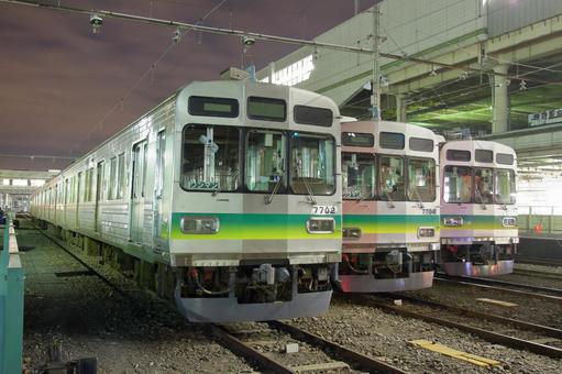 熊谷駅側線に並ぶ秩父鉄道7500系車両 熊谷駅側線に並ぶ秩父鉄道7500系車両 秩父鉄道,秩鉄,7500系の写真素材