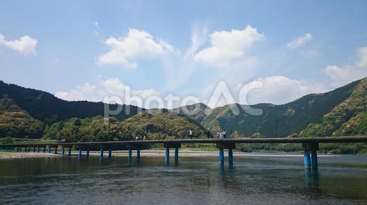 今成橋（佐田沈下橋） 今成橋,佐田沈下橋,沈下橋の写真素材
