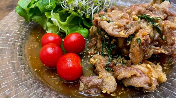 豚肉としその胡麻酢だれ炒め 豚肉としその胡麻酢だれ炒め 豚肉,しそ,胡麻の写真素材