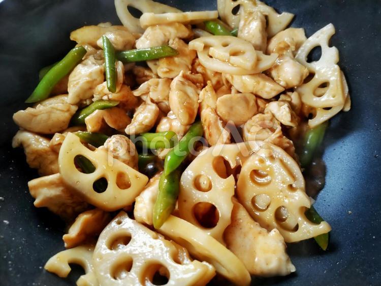 レンコンとささみの甘酢炒め レンコン,ささみ,鶏肉の写真素材