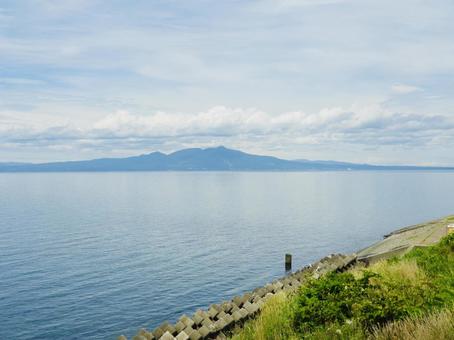 横浜町稲荷平から望む陸奥湾と恐山 横浜町稲荷平から望む陸奥湾と恐山の写真