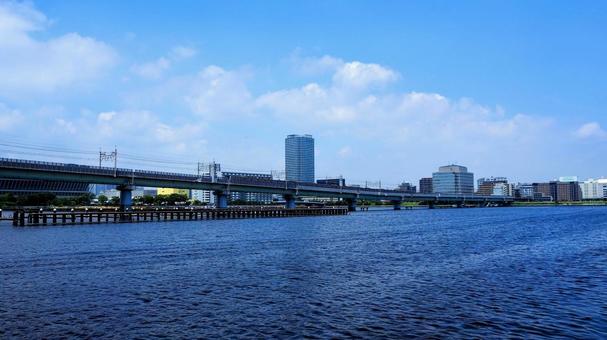 夢の島公園からの眺め・京葉線高架・江東区 夢の島公園からの眺め・京葉線高架・江東区の写真