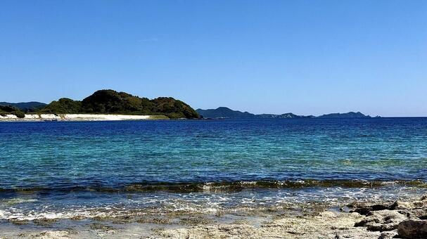 沖縄県嘉比島からみた慶良間諸島と海の風景 嘉比島,海,島の写真素材