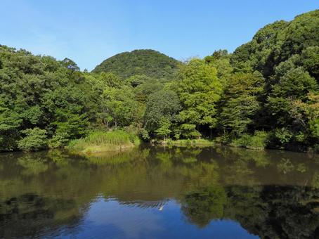 初秋の晴れた日のミクルマ池 初秋の晴れた日のミクルマ池の写真