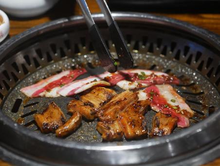 韓国式の焼肉料理店(サムギョプサル) 韓国式の焼肉料理店(サムギョプサル)の写真