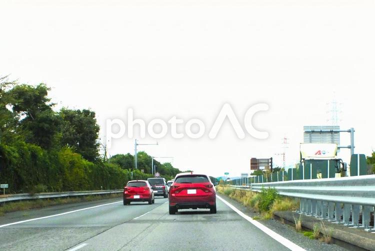 曇り空の東名　混雑する車の流れ 混雑,東名高速道路,高速道路の写真素材