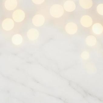 白大理石と灯の写真