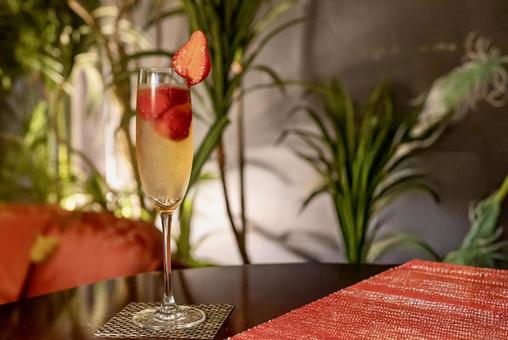 イチゴ入りスパークリング イチゴ,お酒,スパークリングの写真素材