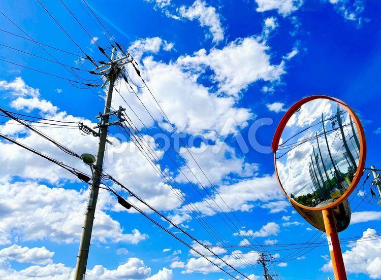青空とミラー	電線　爽やかな青空 青空,空,雲の写真素材