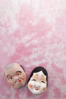 おかめとひょっとこのお面 おかめとひょっとこのお面 おかめ,ひょっとこ,桃色の写真素材