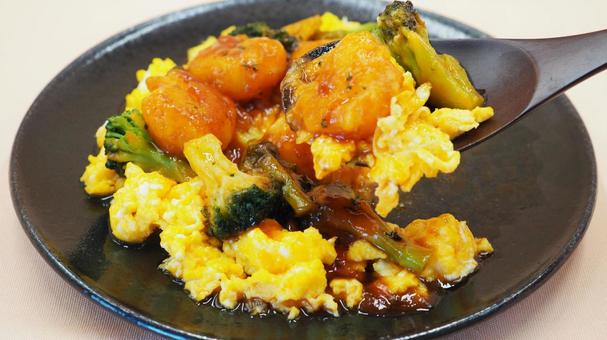 海老チリのふわとろ卵のせ・手料理・食べる 海老チリのふわとろ卵のせ・手料理・食べるの写真
