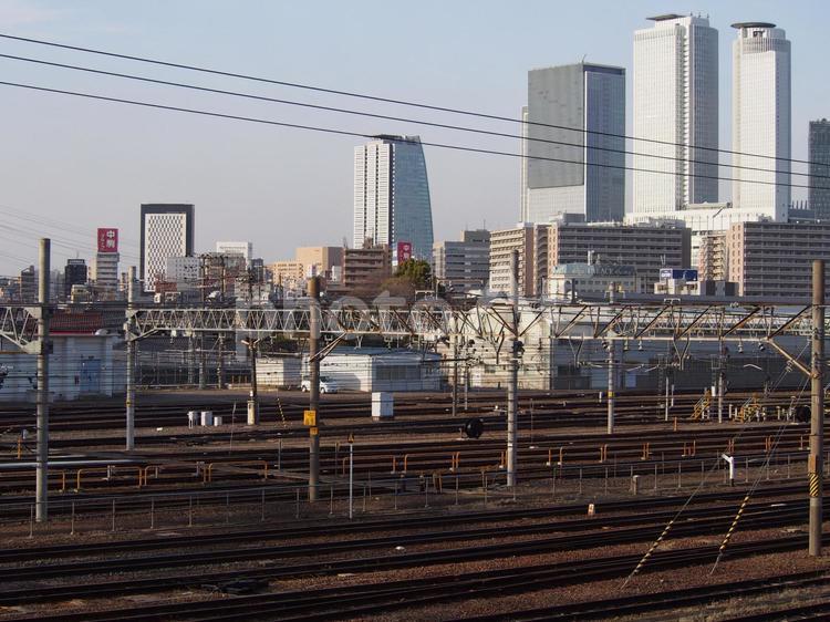 線路とビル群 線路,ビル,レールの写真素材
