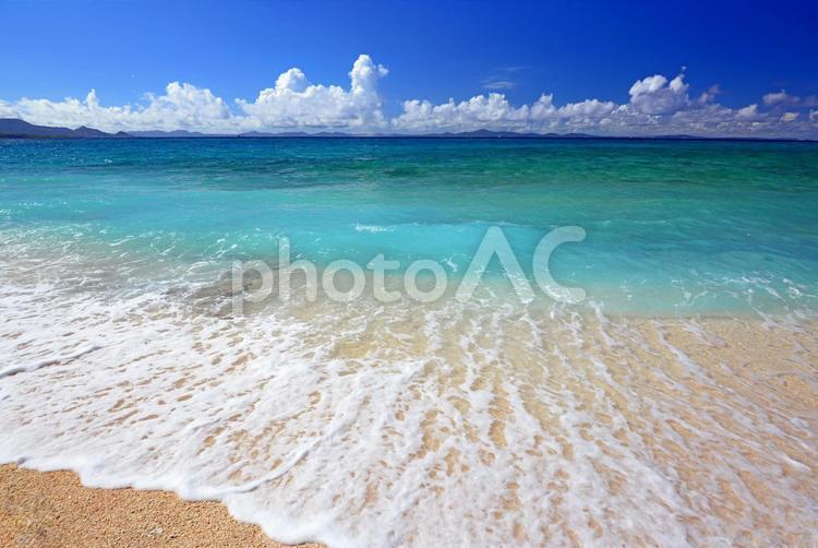 沖縄の美しい海と青空 波,沖縄,海の写真素材