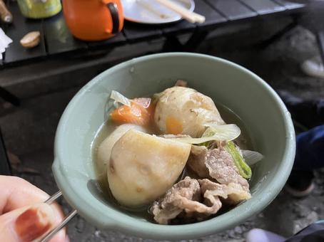 アウトドア芋煮 キャンプ,キャンプ飯,アウトドアの写真素材