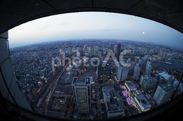 黄昏の街 空,魚眼レンズ,横浜の写真素材