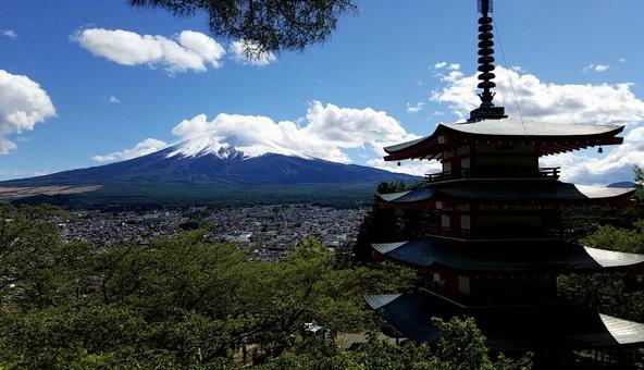五重塔と富士山⑤ 五重塔と富士山⑤ 富士山,絶景,山梨の写真素材