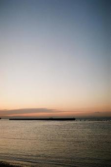 夕焼けの海 夕焼けの海 海,ビーチ,砂浜の写真素材