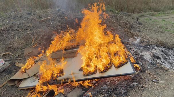 燃える炎 襖の焼却　テクスチャー 燃える,焚き火,火の写真素材