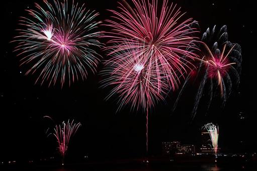 晩夏の熱海海上花火大会 20 晩夏の熱海海上花火大会 20の写真
